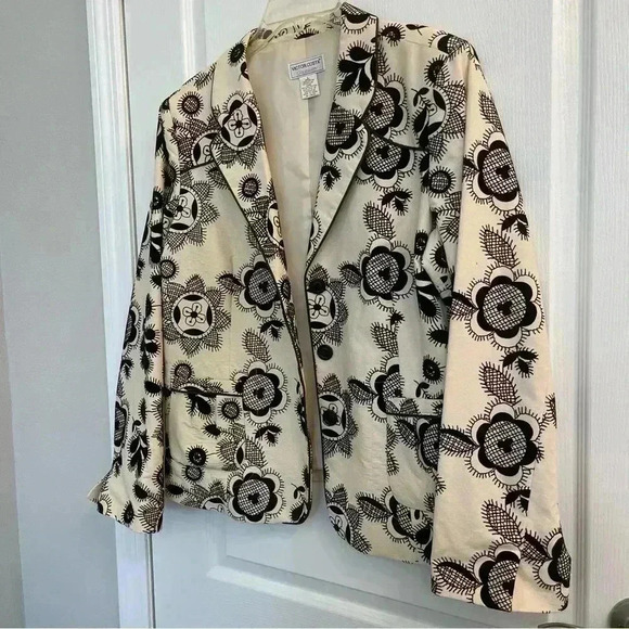 Floral Off White and Black Blazer By Victor Costa - Picture 3 of 10